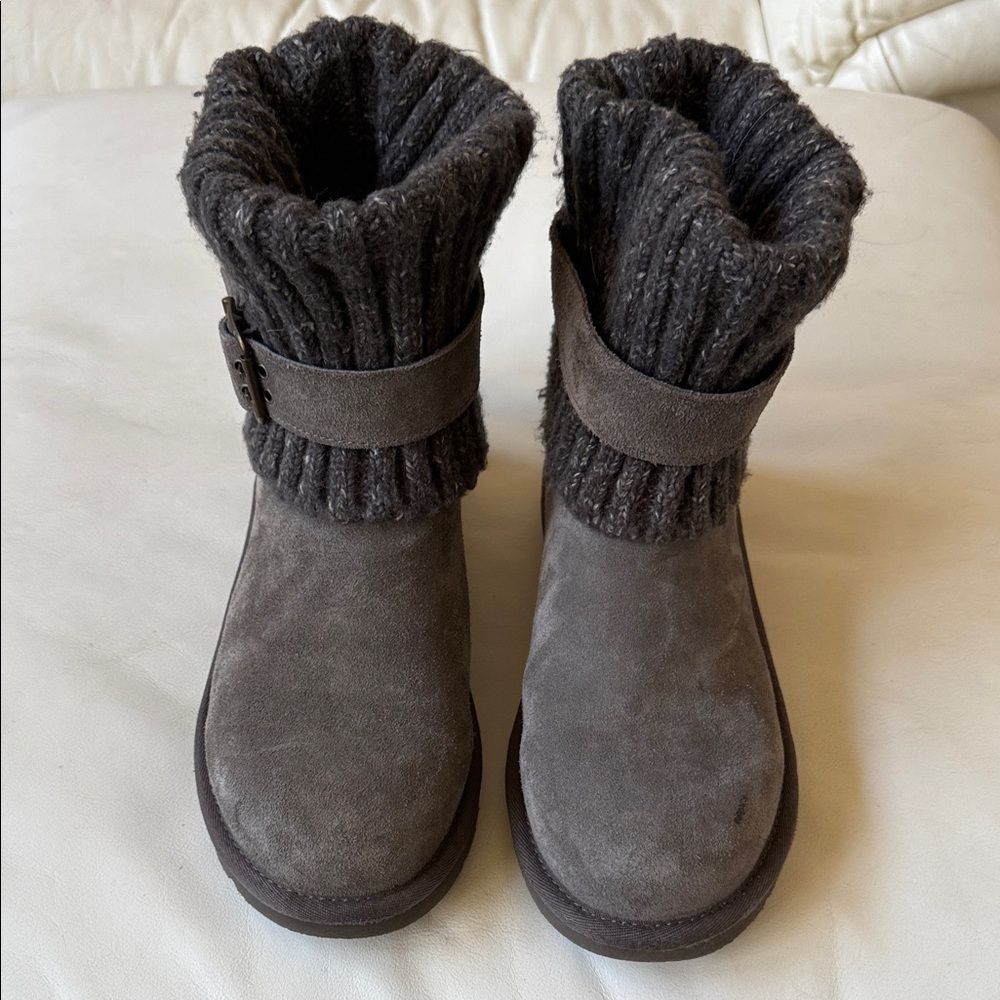 Last chance to purchase! UGG Grey Suede Cambridge Women’s 6